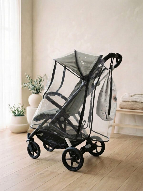 Burbuja para la lluvia Amababy puesta sobre carrito de bebé con hamaca.